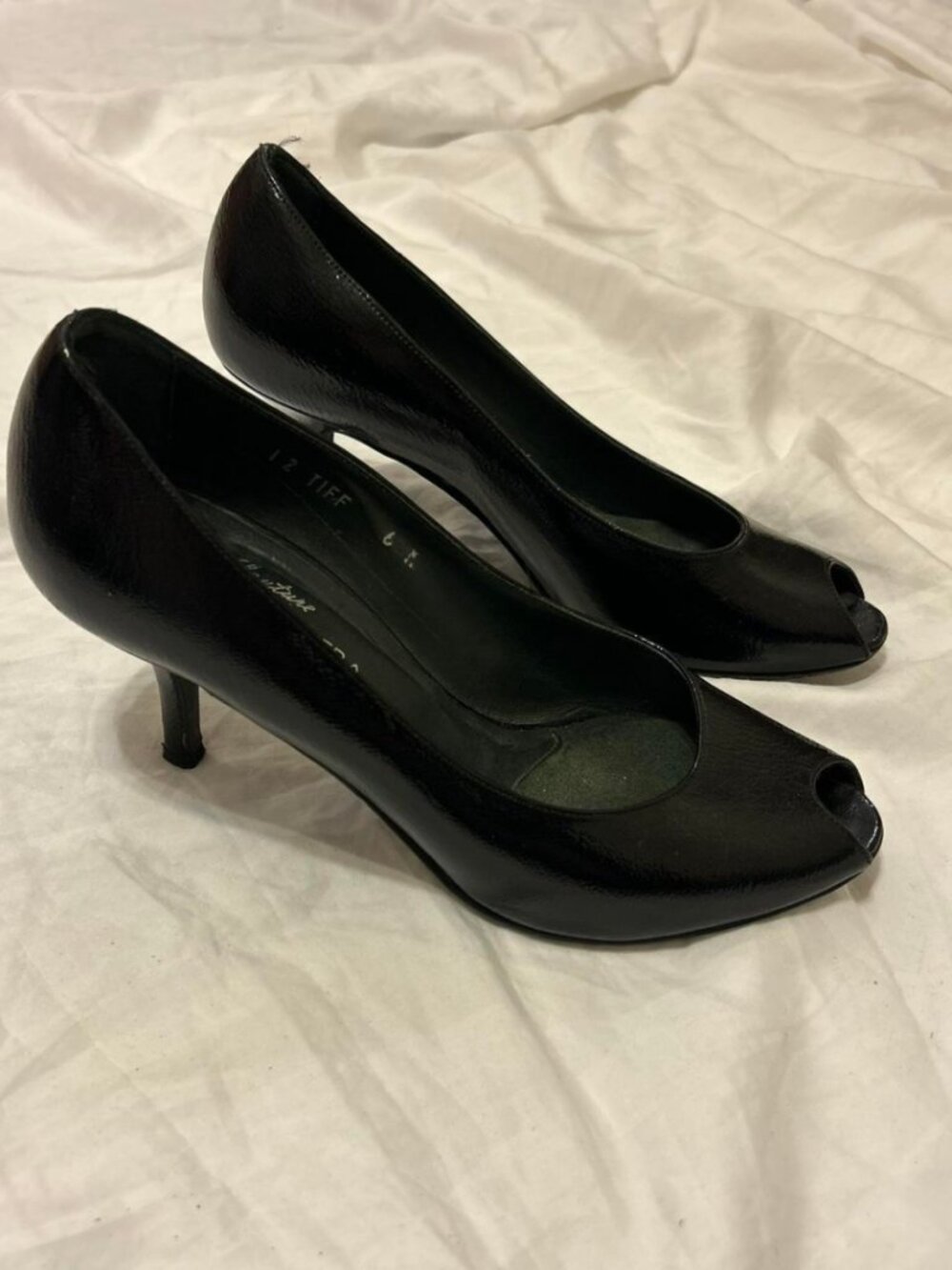 Donald Pliner Women's Black Courts